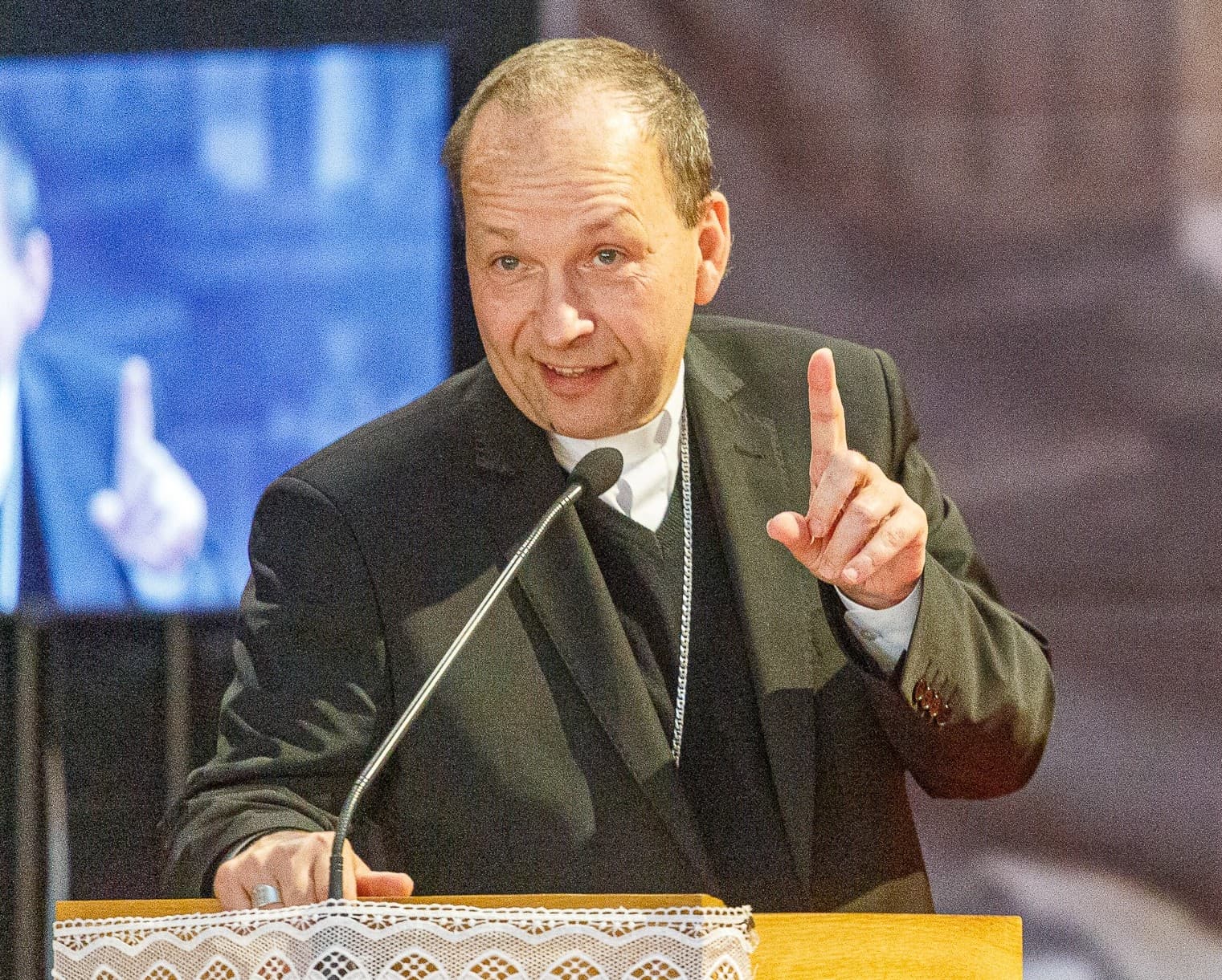 Mons. Jozef Haľko, pomocný biskup Bratislavskej arcidiecézy. Zdroj: archív biskupa Jozefa Haľka